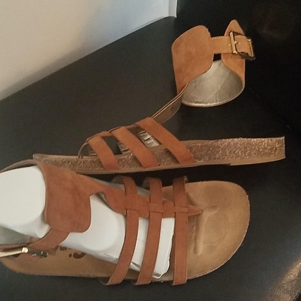 Sandals - Picture 3 of 4